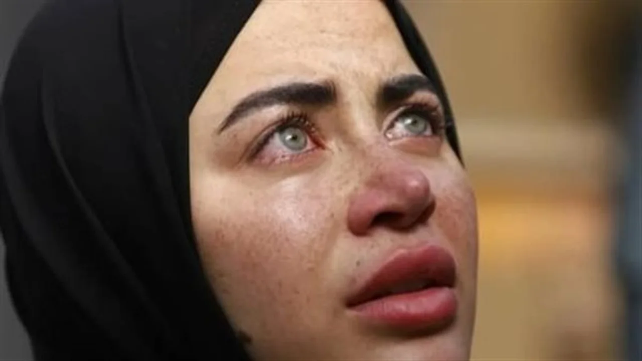 مسيرة يارا السكري.. رحلة صعود ممثلة شابة من كواليس الأضواء نحو النجومية